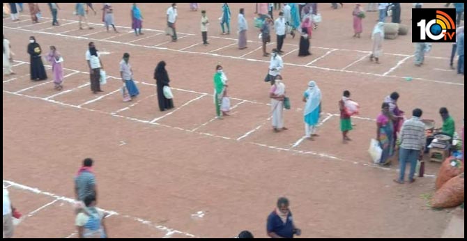 Social Distance being held in Raithu Bazars in Andhra Pradesh 