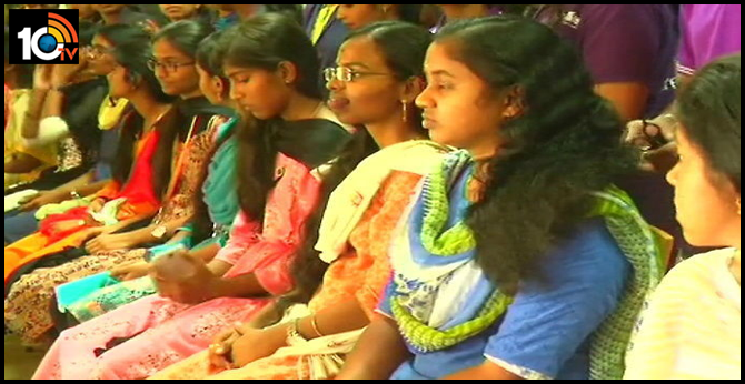 Tamil Nadu: 80 girl students of college in Coimbatore donated portion of their hair which will be used to make wigs for cancer patients.