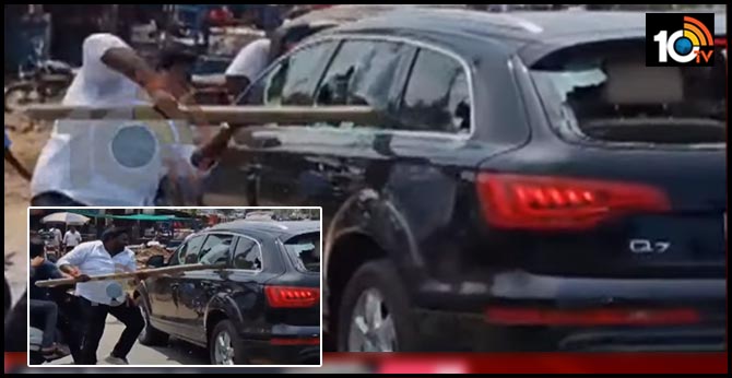 టీడీపీ నేతల కార్లపై వైసీపీ కార్యకర్తల దాడి…మాచర్లలో టెన్షన్ టీడీపీ నేతల కార్లపై వైసీపీ కార్యకర్తల దాడి…మాచర్లలో టెన్షన్