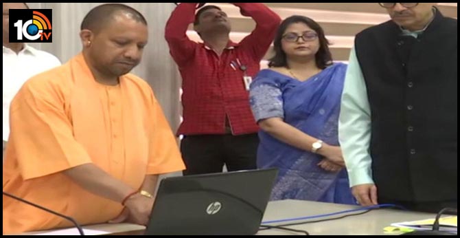 Yogi Adityanath transfers Rs 611 Crore to bank account of 27.5 Lakh workers