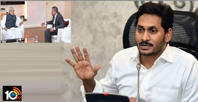 సీఎం జగన్ తీవ్ర ఆరోపణల తర్వాత గవర్నర్ను కలిసిన ఎన్నికల కమిషనర్ రమేష్ కుమార్ సీఎం జగన్ తీవ్ర ఆరోపణల తర్వాత గవర్నర్ను కలిసిన ఎన్నికల కమిషనర్ రమేష్ కుమార్