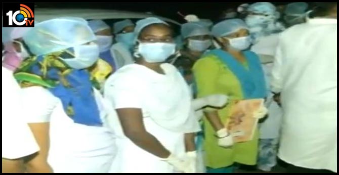 govt take Decision to allow students who are waiting at Jaggaiahpet from hyderbad to enter AP