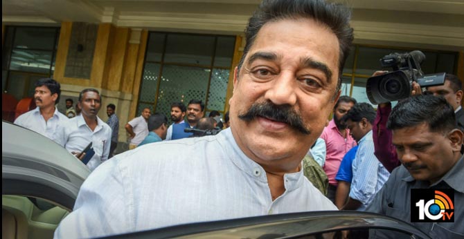 హోం క్వారంటైన్ లో కమల్ హాసన్, ఆందోళనలో అభిమానులు, అసలేం జరిగిందంటే.. హోం క్వారంటైన్ లో కమల్ హాసన్, ఆందోళనలో అభిమానులు, అసలేం జరిగిందంటే..