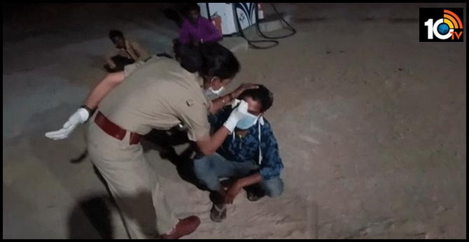 కరోనా కష్టాలు : మహిళా ఎస్సై అత్యుత్సాహం కరోనా కష్టాలు : మహిళా ఎస్సై అత్యుత్సాహం