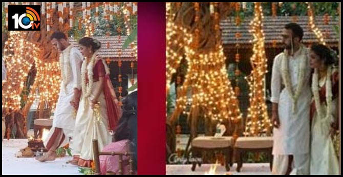 వధువు కమలాశ్రీపాద వరుడి ‘వెనుక’ కాదు ’పక్కనే’ నడిచింది వధువు కమలాశ్రీపాద వరుడి ‘వెనుక’ కాదు ’పక్కనే’ నడిచింది