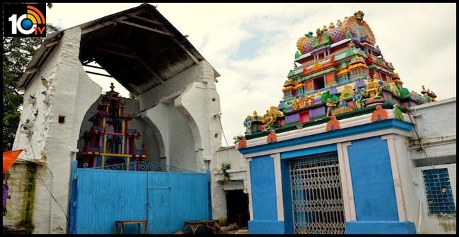 కరోనా..దేవుడా : ఖాళీగా గుళ్లు..చిల్కూరు బాలాజీ టెంపుల్ మూసివేత కరోనా..దేవుడా : ఖాళీగా గుళ్లు..చిల్కూరు బాలాజీ టెంపుల్ మూసివేత