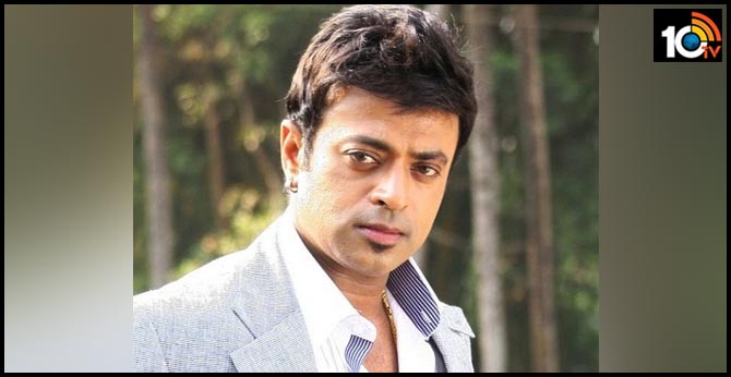 Actor Riyaz Khan attacked for advising people to maintain social distancing?
