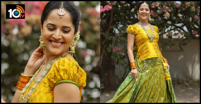 వావ్! ఇలా అనసూయను ట్రెడిషనల్ వేర్లో చూసి ఎంతకాలమైంది? వావ్! ఇలా అనసూయను ట్రెడిషనల్ వేర్లో చూసి ఎంతకాలమైంది?