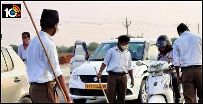 చేతిలో కర్రలతో వాహనాల తనిఖీలు, ఆర్ఎస్ఎస్ కార్యకర్తల తీరుపై పోలీసులు సీరియస్