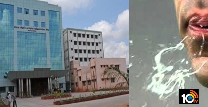 వీడిని ఏం చేయాలి, డాక్టర్ పై ఉమ్మేసిన కరోనా పేషెంట్, హత్యాయత్నం కేసు నమోదు వీడిని ఏం చేయాలి, డాక్టర్ పై ఉమ్మేసిన కరోనా పేషెంట్, హత్యాయత్నం కేసు నమోదు