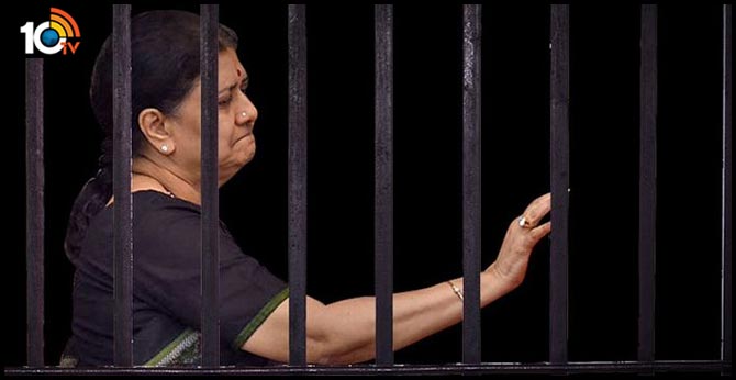 పెరోల్ అవకాశమొచ్చినా జైలులోనే ఉంటానన్న చిన్నమ్మ శశికళ పెరోల్ అవకాశమొచ్చినా జైలులోనే ఉంటానన్న చిన్నమ్మ శశికళ