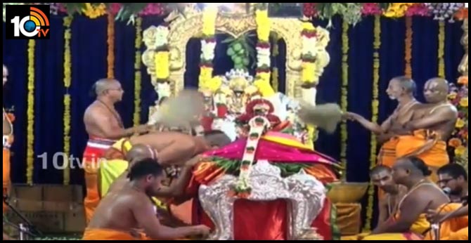నిడారంబంరంగా శ్రీరామనవమి. దేశవ్యాప్తంగా ఎక్కడెక్కడ ఎలా సాగిందంటే? నిడారంబంరంగా శ్రీరామనవమి. దేశవ్యాప్తంగా ఎక్కడెక్కడ ఎలా సాగిందంటే?