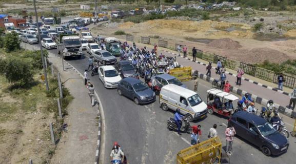 Traffic Crawls As Ghaziabad-Delhi Border Shuts Over Coronavirus