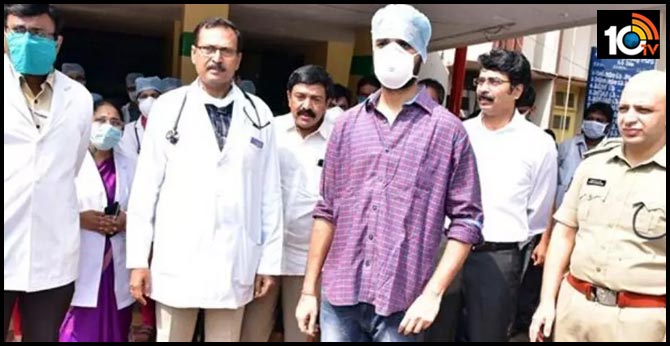 ఎవ్వరూ భయపడవద్దు : కరోనాని జయించిన రాజమండ్రి యువకుడు ఎవ్వరూ భయపడవద్దు : కరోనాని జయించిన రాజమండ్రి యువకుడు