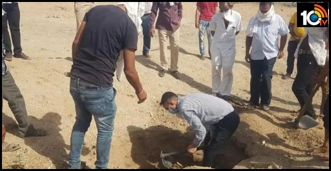 Rajasthan officer performs infant’s last rites as villagers shy away over Covid-19