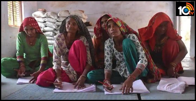 Migrant Workers Quarantined In Village School Can Now Read & Write. All Thanks To The Teachers
