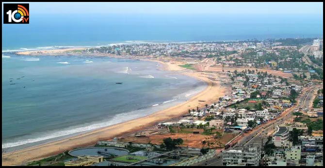 కరోనా కట్టడిలో దేశానికి ఆదర్శంగా విశాఖ.. 24 గంటల నిఘా కరోనా కట్టడిలో దేశానికి ఆదర్శంగా విశాఖ.. 24 గంటల నిఘా