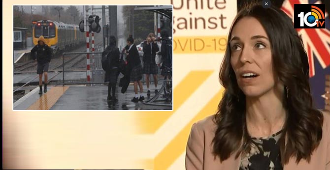 New Zealand pm jacinda ardern live on tv as 5.8m earthquake rattles beehive