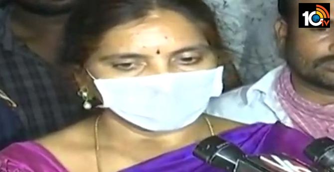 ప్లీజ్..నీళ్లు పడకుంటే బోరు బావిని మూసేయండి – పద్మా దేవేందర్ రెడ్డి ప్లీజ్..నీళ్లు పడకుంటే బోరు బావిని మూసేయండి – పద్మా దేవేందర్ రెడ్డి