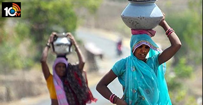 women walking 2km per day for drinking water in madhyapradesh