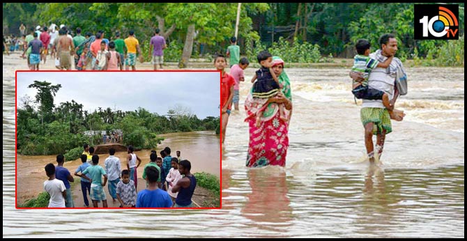 మండువేసవిలోనూ వణుకుతున్న అస్సోం: ఒకవైపు కరోనా..మరోవైపు వరదలు మండువేసవిలోనూ వణుకుతున్న అస్సోం: ఒకవైపు కరోనా..మరోవైపు వరదలు