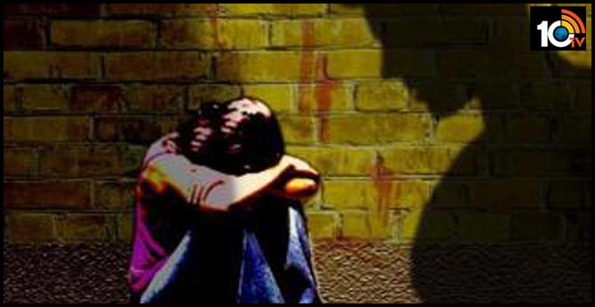 ఆస్తి కోసం 75 ఏళ్ల తల్లిని న్యూడ్ ఫొటోలతో బ్లాక్‌మెయిల్