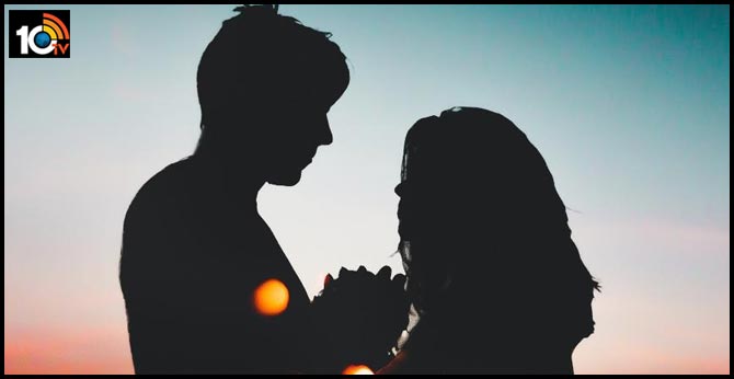 లాక్ డౌన్ లో ఆశ్రయం కల్పిస్తే.. ఫ్రెండ్ భార్యతో పరారైన ప్రబుధ్ధుడు లాక్ డౌన్ లో ఆశ్రయం కల్పిస్తే.. ఫ్రెండ్ భార్యతో పరారైన ప్రబుధ్ధుడు