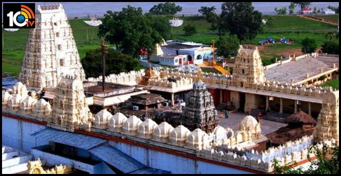 తెలంగాణలో భక్తులకు శుభవార్త, త్వరలో ఆలయాల్లోకి ప్రవేశం తెలంగాణలో భక్తులకు శుభవార్త, త్వరలో ఆలయాల్లోకి ప్రవేశం