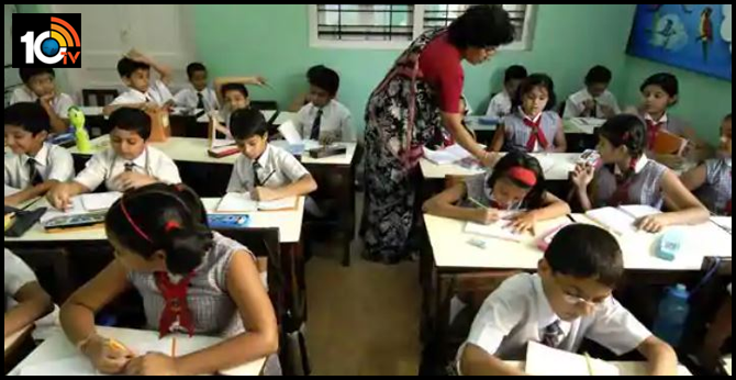 కూలీలుగా మారిన పంతుళ్లు.. ప్రయివేటు స్కూల్ టీచర్లపై కరోనా దెబ్బ కూలీలుగా మారిన పంతుళ్లు.. ప్రయివేటు స్కూల్ టీచర్లపై కరోనా దెబ్బ