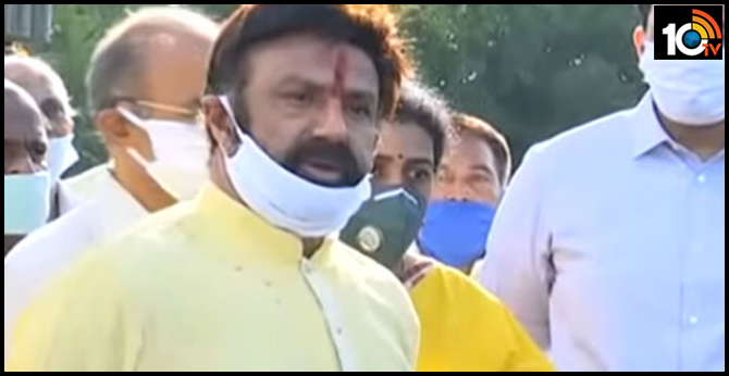 బాలయ్య వ్యాఖ్యలపై టాలీవుడ్ రెండుగా చీలుతోందా? బాలయ్య వ్యాఖ్యలపై టాలీవుడ్ రెండుగా చీలుతోందా?