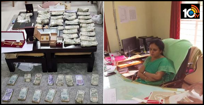 acb seize rs 30 lakh cash from shaikpet tahsildar sujatha house