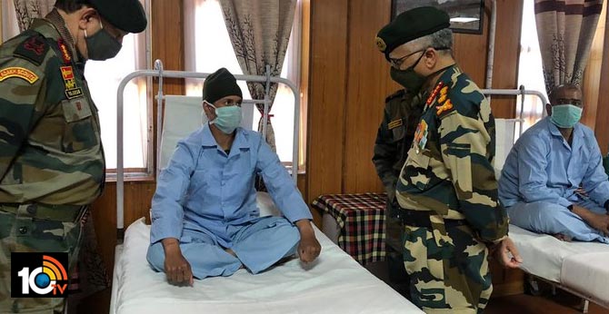 Army Chief General MM Naravane interacting with our gallant soldiers at Military Hospital, Leh during his two-day visit to Eastern Ladakh