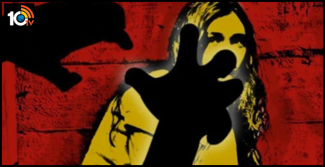 Bengaluru : 19 years old girl attempts sucide after father rapes her