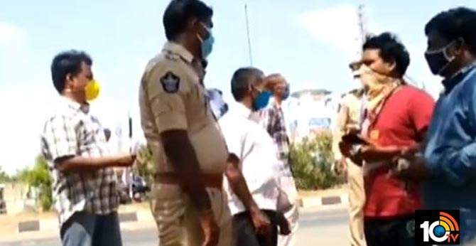 Confusion over clearance into Andhra Pradesh at garikapadu check post 