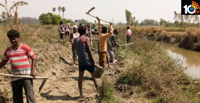IAS Officer Helps 800 UP Villagers Get Jobs