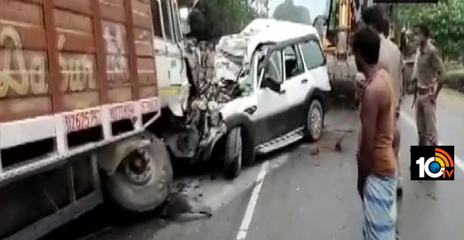 9 including 2 kids killed as suv collides with truck in up