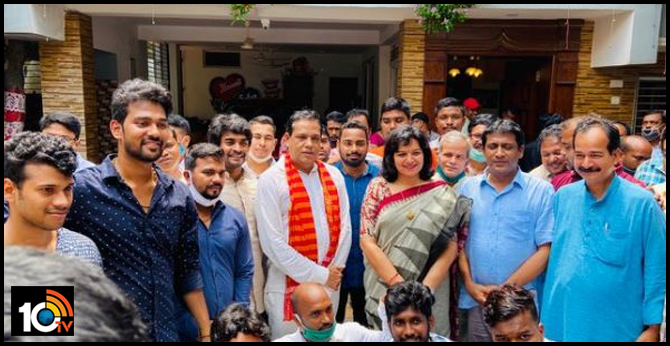 మాస్క్ కట్టుకోకుండా సమావేశంలో పాల్గొన్న బీజేపీ ఎంపీకి జరిమానా మాస్క్ కట్టుకోకుండా సమావేశంలో పాల్గొన్న బీజేపీ ఎంపీకి జరిమానా
