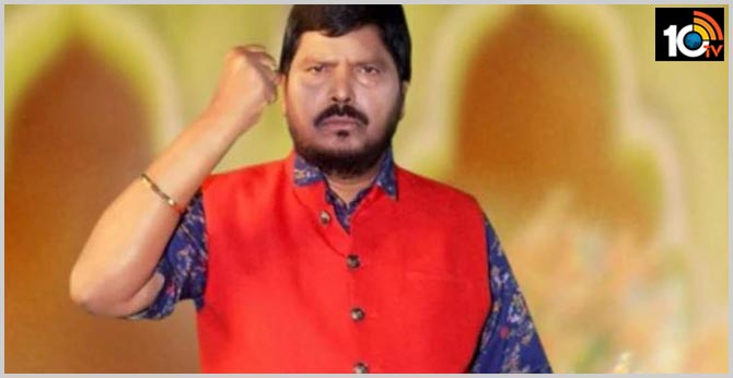 చైనా ఫుడ్ ను బహిష్కరించాలి..ఆ రెస్టారెంట్లను బ్యాన్ చేయాలి : కేంద్రమంత్రి పిలుపు చైనా ఫుడ్ ను బహిష్కరించాలి..ఆ రెస్టారెంట్లను బ్యాన్ చేయాలి : కేంద్రమంత్రి పిలుపు