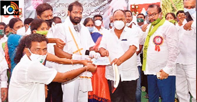 రైతు బంధు వద్దు..మీరే తీసుకోండి రైతు ఉదారత రైతు బంధు వద్దు..మీరే తీసుకోండి రైతు ఉదారత