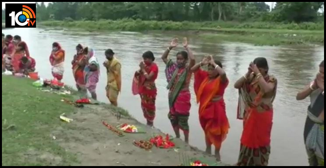 “కరోనా దేవీ పూజ”…పెద్ద సంఖ్యలో పాల్గొన్న మహిళలు “కరోనా దేవీ పూజ”…పెద్ద సంఖ్యలో పాల్గొన్న మహిళలు