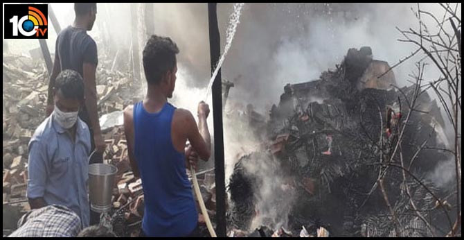 Ghaziabad fire breaks out in crackers factory in modinagar 7people died