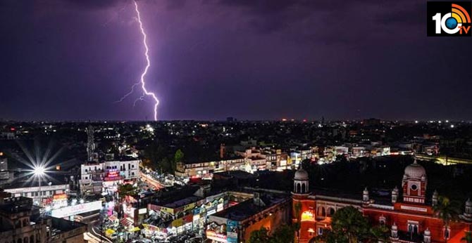 పిడుగులు పడి 20 మంది మృతి, ఢిల్లీ, ముంబైలో భారీ వర్షాలు పిడుగులు పడి 20 మంది మృతి, ఢిల్లీ, ముంబైలో భారీ వర్షాలు