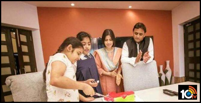 98 శాతం మార్కులు సాధించిన అఖిలేష్ కూతురు 98 శాతం మార్కులు సాధించిన అఖిలేష్ కూతురు