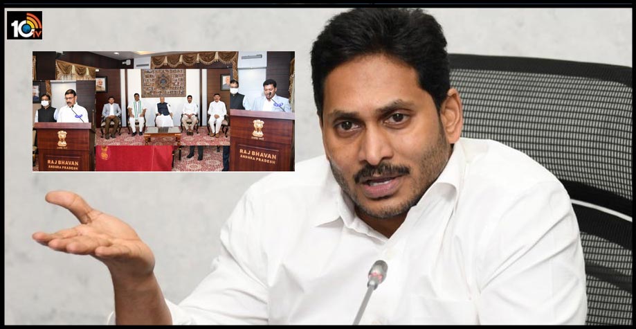 గుంటూరు వైసీపీ ఎమ్మెల్యేల ఆశలపై నీళ్లు చల్లిన జగన్, ఇంకా షాక్లోనే ఉన్నారు గుంటూరు వైసీపీ ఎమ్మెల్యేల ఆశలపై నీళ్లు చల్లిన జగన్, ఇంకా షాక్లోనే ఉన్నారు