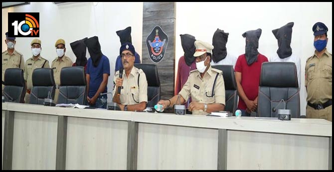 క్లాస్మెట్కే ప్రేమ వల వేసి.. గుంటూరు యువతి కేసు కొలిక్కి! క్లాస్మెట్కే ప్రేమ వల వేసి.. గుంటూరు యువతి కేసు కొలిక్కి!