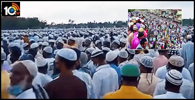 మత నాయకుడి అంత్యక్రియలకు 10వేలమంది: ఆ పరిధిలోని గ్రామాల్లో మళ్లీ లాక్ డౌన్ మత నాయకుడి అంత్యక్రియలకు 10వేలమంది: ఆ పరిధిలోని గ్రామాల్లో మళ్లీ లాక్ డౌన్