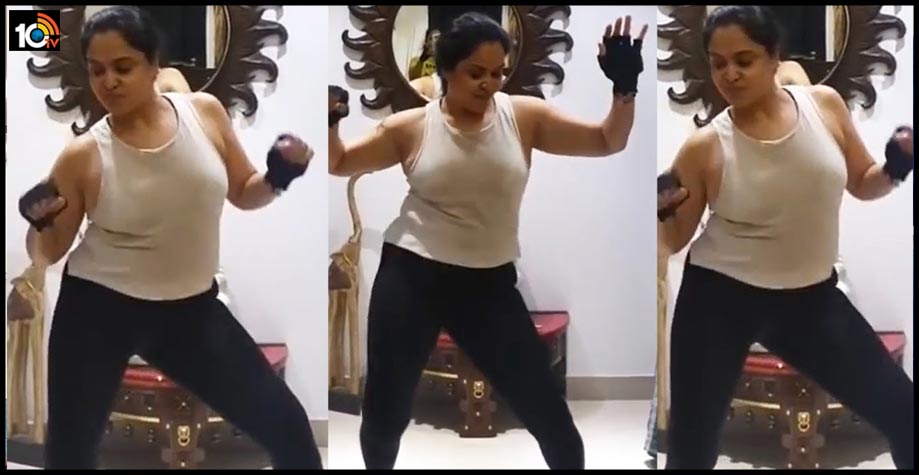 telugu-senior-actress-pragathi-latest-dance-video-viral1