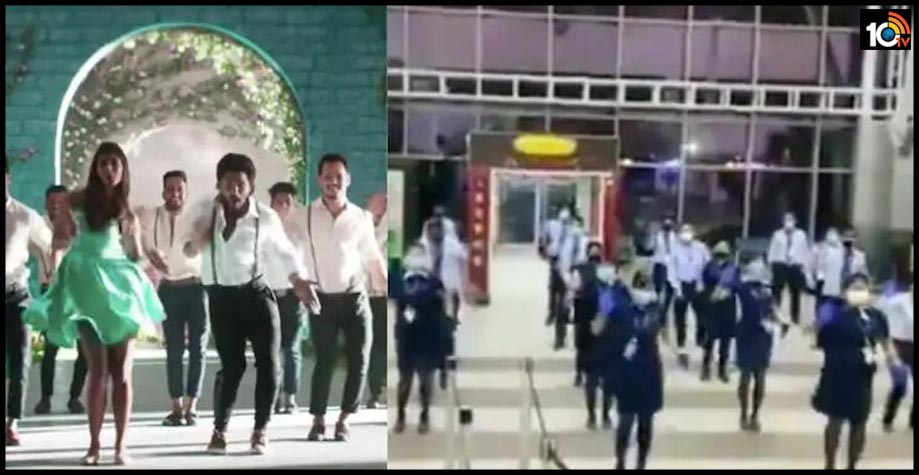 vizag-indigo-staff-surprise-to-allu-arjun