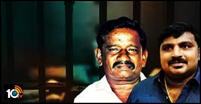 నువ్వు నన్నేమీ చేయలేవు…న్యాయమూర్తికి పోలీసు సిబ్బంది బెదిరింపు నువ్వు నన్నేమీ చేయలేవు…న్యాయమూర్తికి పోలీసు సిబ్బంది బెదిరింపు