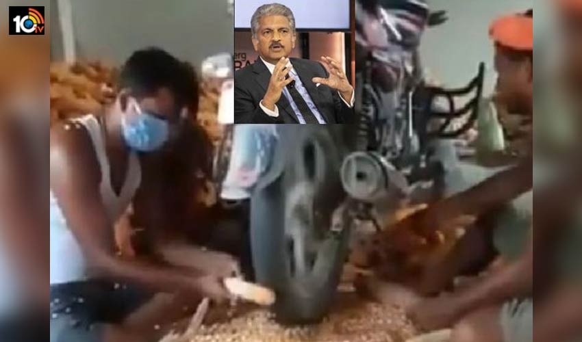 creative-farmers-flowing-corn-seeds-with-the-help-of-a-bike-anand-mahindra-shared-a-unique-video1